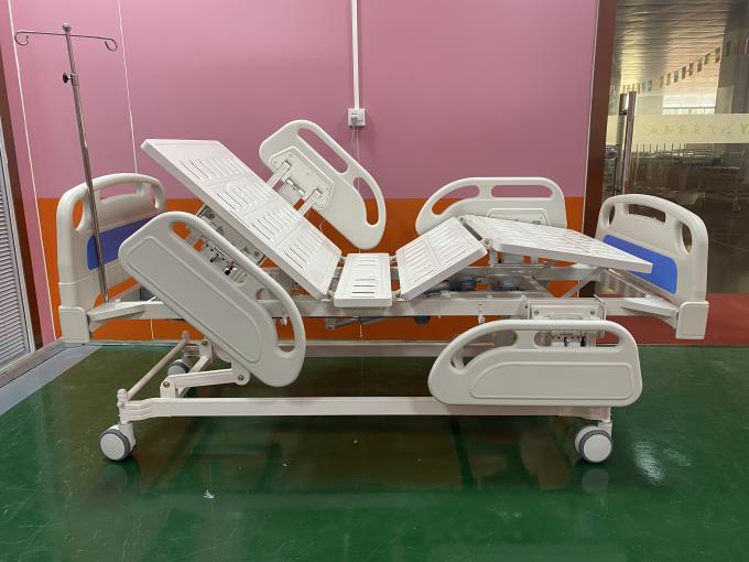 ICUの区部屋の3機能電気病院用ベッドの青い白い 0