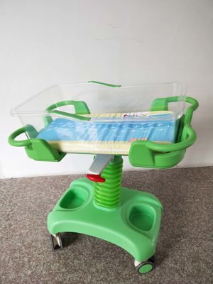 透明なプラスチック洗面器が付いている斜めブレーキ病院の赤ん坊のトロリー