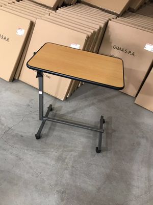 ベッドの食糧テーブル上のTiltable表面の700mm 1010mmの病院用ベッドの皿のテーブル