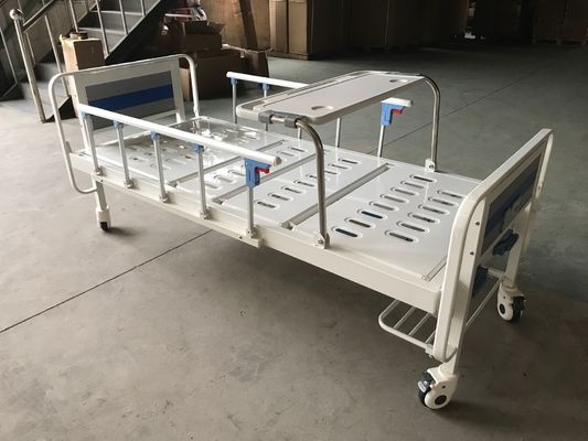 2つの機能2つのクランクが付いているそしてベッドのテーブル上の医学の手動病院用ベッド