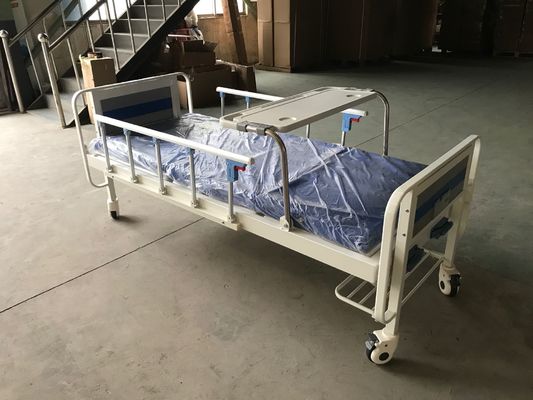 2つの機能2つのクランクが付いているそしてベッドのテーブル上の医学の手動病院用ベッド