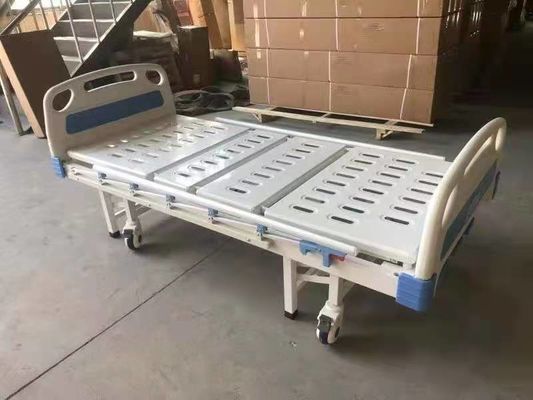 金属の入院患者の心配のベッドの多機能の3つのクランクの手動病院用ベッド